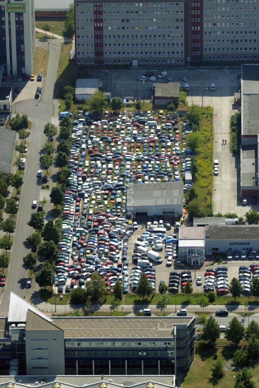 Aerial image Berlin - Parking and storage space for automobiles of the Zentrum Autohandel Dahme GbR company in Berlin in Germany