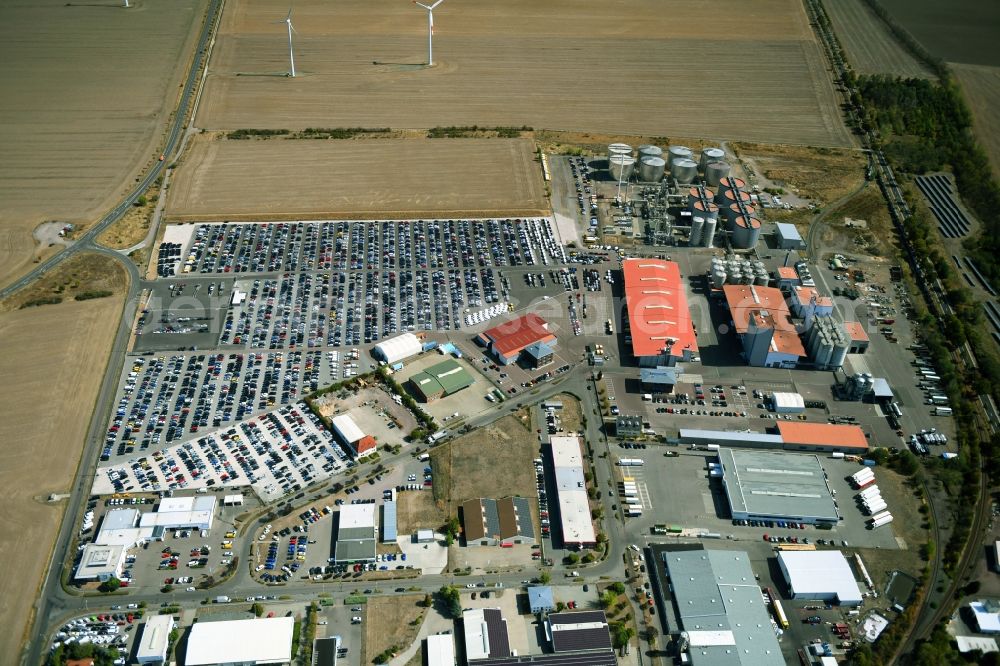 Zörbig from the bird's eye view: Parking and storage space for automobiles in Gewerbegebiet Thura Mark in Zoerbig in the state Saxony-Anhalt, Germany