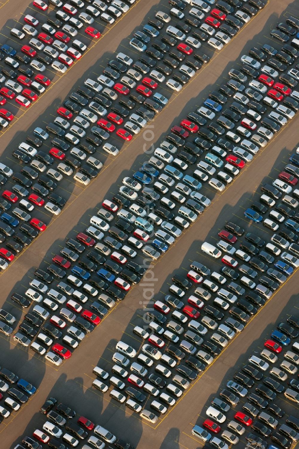 Aerial photograph Duisburg - View of the car park of the BLG AutoTerminal Duisburg Gmbh & Co. KG in the state North Rhine-Westphalia