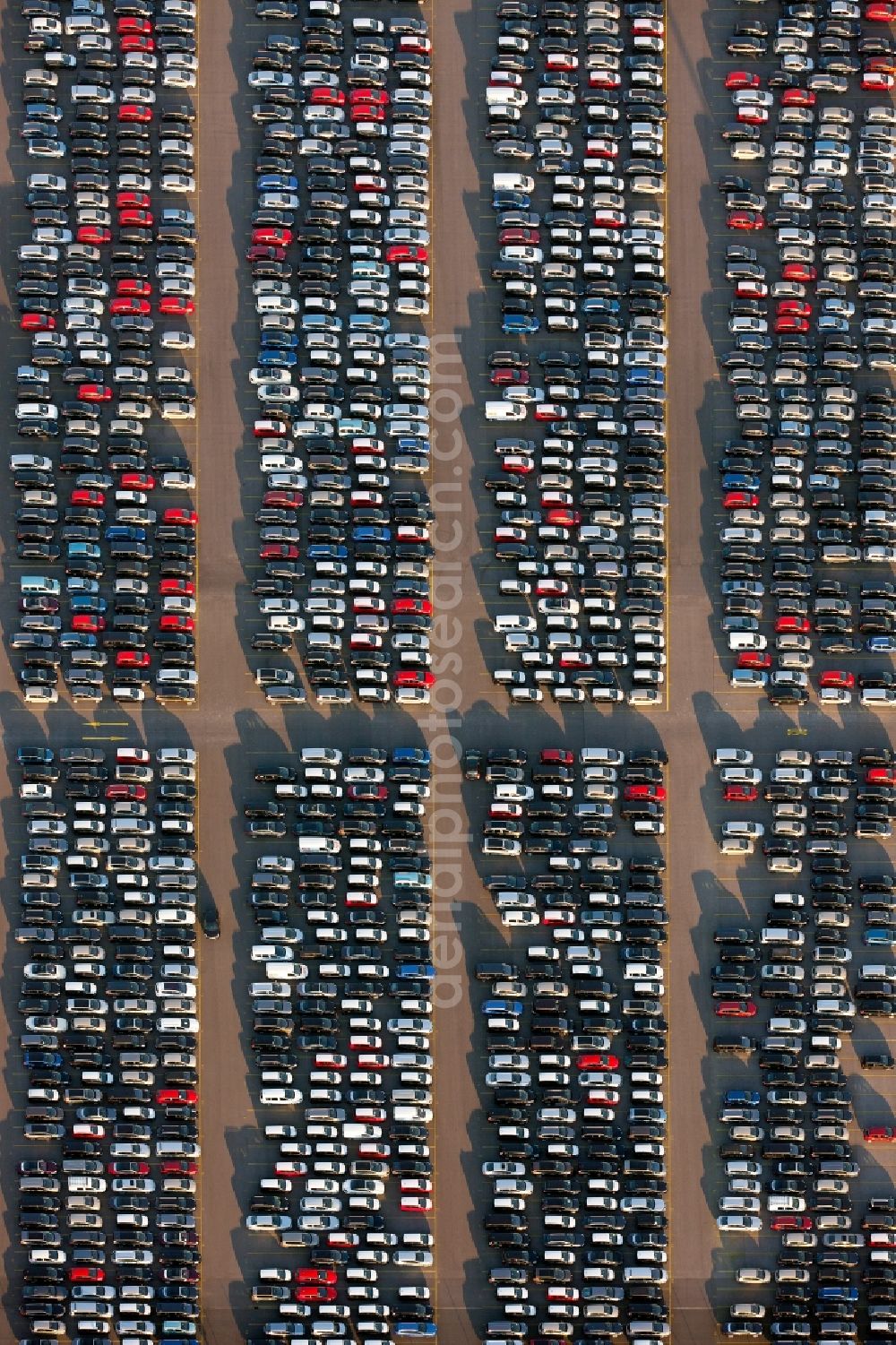 Duisburg from the bird's eye view: View of the car park of the BLG AutoTerminal Duisburg Gmbh & Co. KG in the state North Rhine-Westphalia