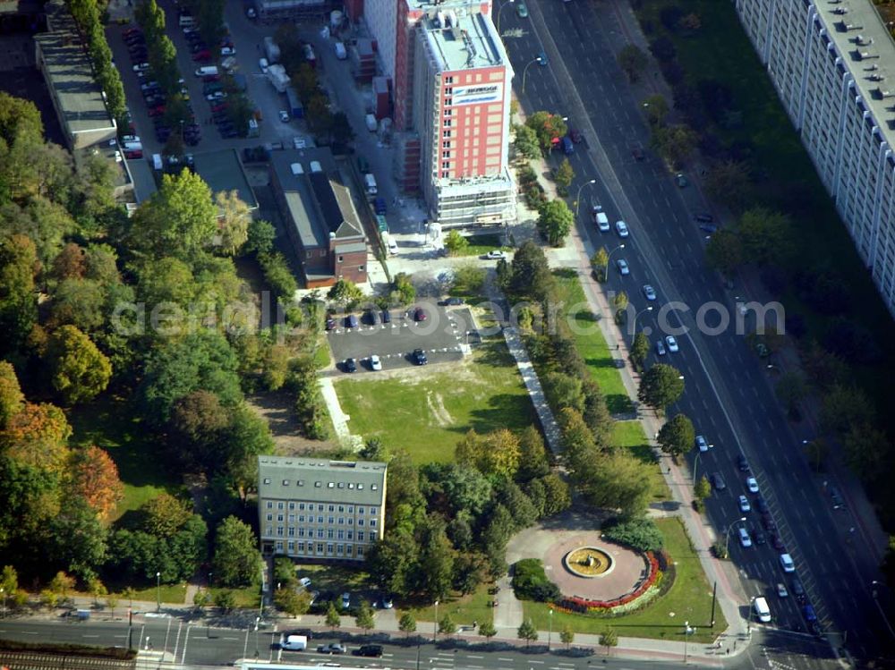 Berlin from above - 13.10.2004 Blick auf den Parkplatz auf dem Gelände der Abrissfläche der Howoge in der Frankfurter Allee 110 in Berlin-Lichtenberg.