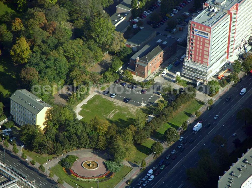 Berlin from above - 13.10.2004 Blick auf den Parkplatz auf dem Gelände der Abrissfläche der Howoge in der Frankfurter Allee 110 in Berlin-Lichtenberg.