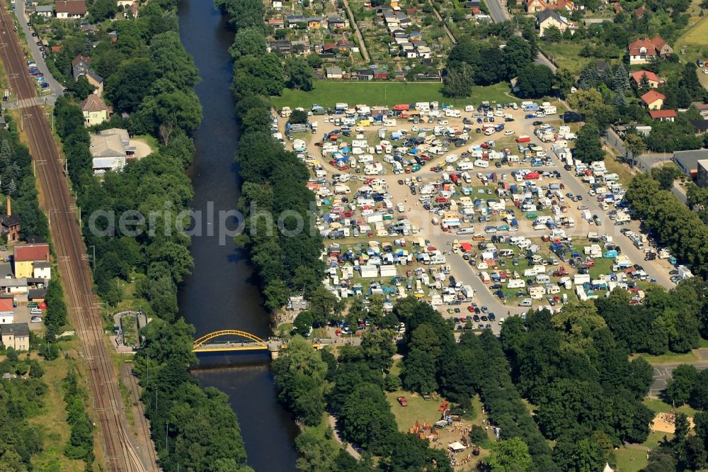 Rudolstadt from above - At the time of Folk Music Festival TFF Rudolstadt in Thuringia the parking lot at the Heinrich-Heine-Park is filled with cars and campers