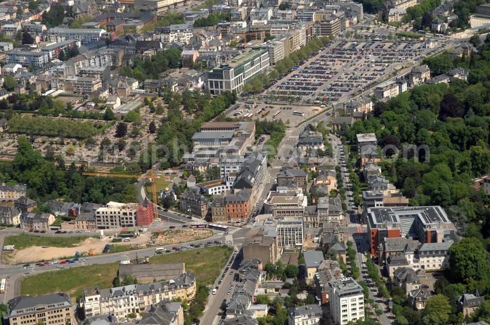 Luxemburg from the bird's eye view: Blick auf den Parkplatz Glacis am Boulevard Robert Schuman.