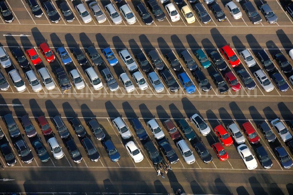 Aerial photograph Bottrop OT Feldhausen - View of the car park of the Movie park Germany in the district Feldhausen in Bottrop in the state North Rhine-Westphalia