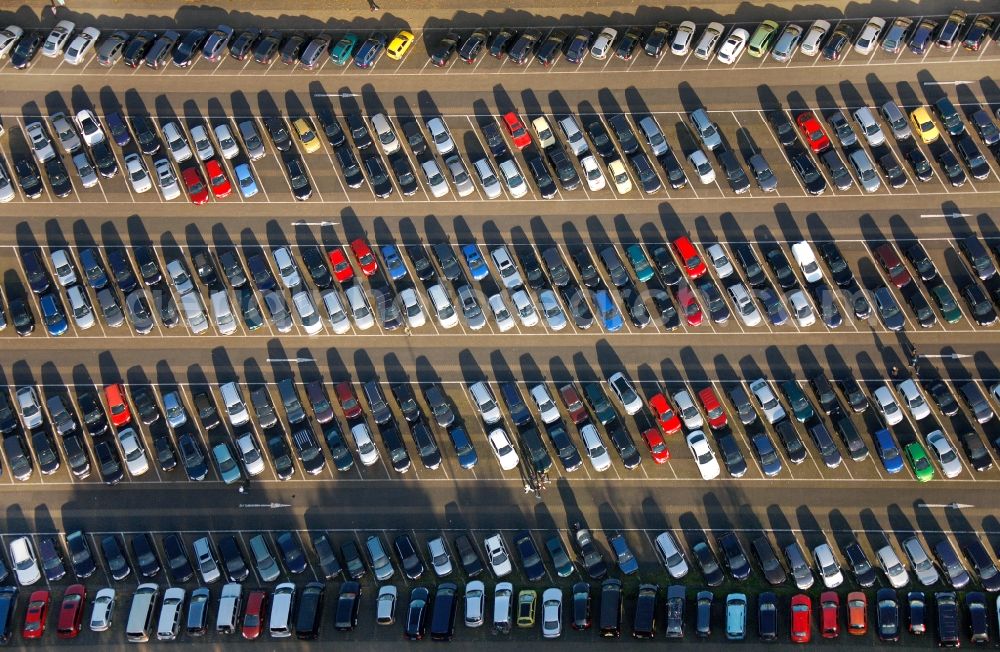 Bottrop OT Feldhausen from above - View of the car park of the Movie park Germany in the district Feldhausen in Bottrop in the state North Rhine-Westphalia