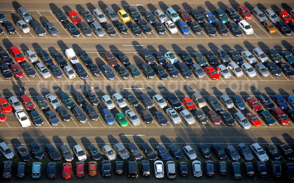 Bottrop OT Feldhausen from the bird's eye view: View of the car park of the Movie park Germany in the district Feldhausen in Bottrop in the state North Rhine-Westphalia