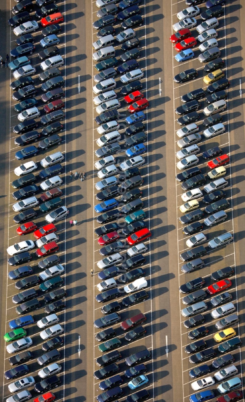 Aerial photograph Bottrop OT Feldhausen - View of the car park of the Movie park Germany in the district Feldhausen in Bottrop in the state North Rhine-Westphalia