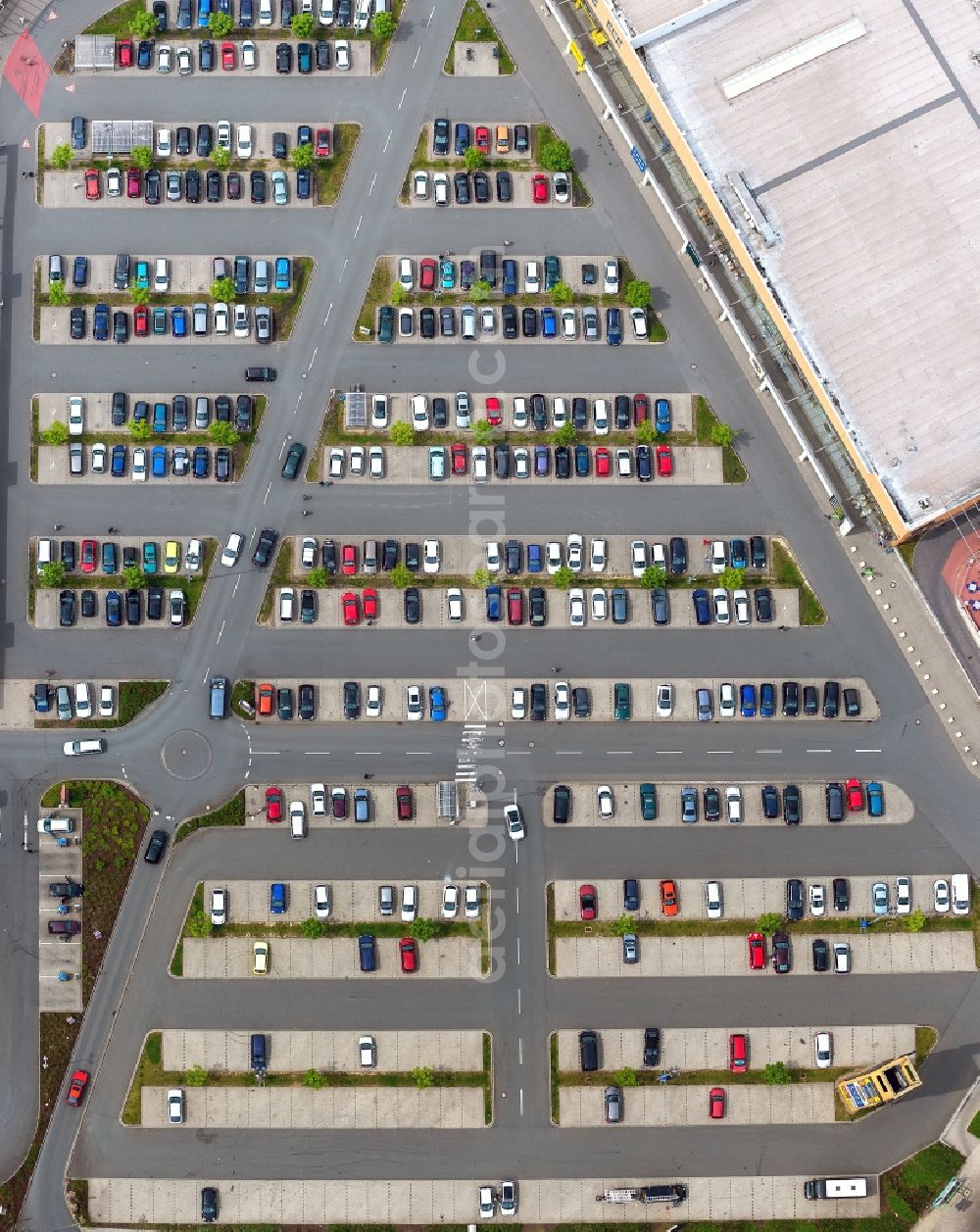 Aerial image Oberhausen - Parking on Sterkrader shopping center in Oberhausen in North Rhine-Westphalia