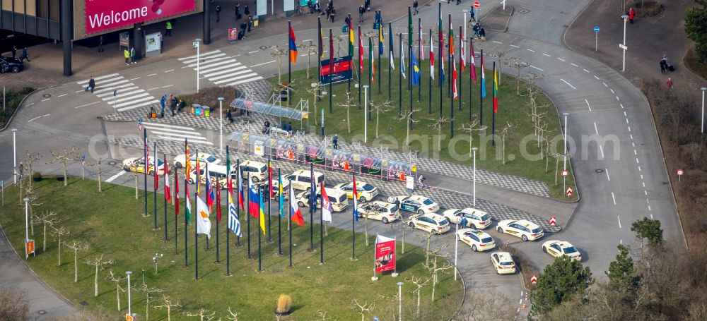 Aerial image Düsseldorf - Taxi rank - Parking lot, waiting area and parking space for taxi - Automobile on street Stockumer Kirchstrasse in the district Stockum in Duesseldorf at Ruhrgebiet in the state North Rhine-Westphalia, Germany