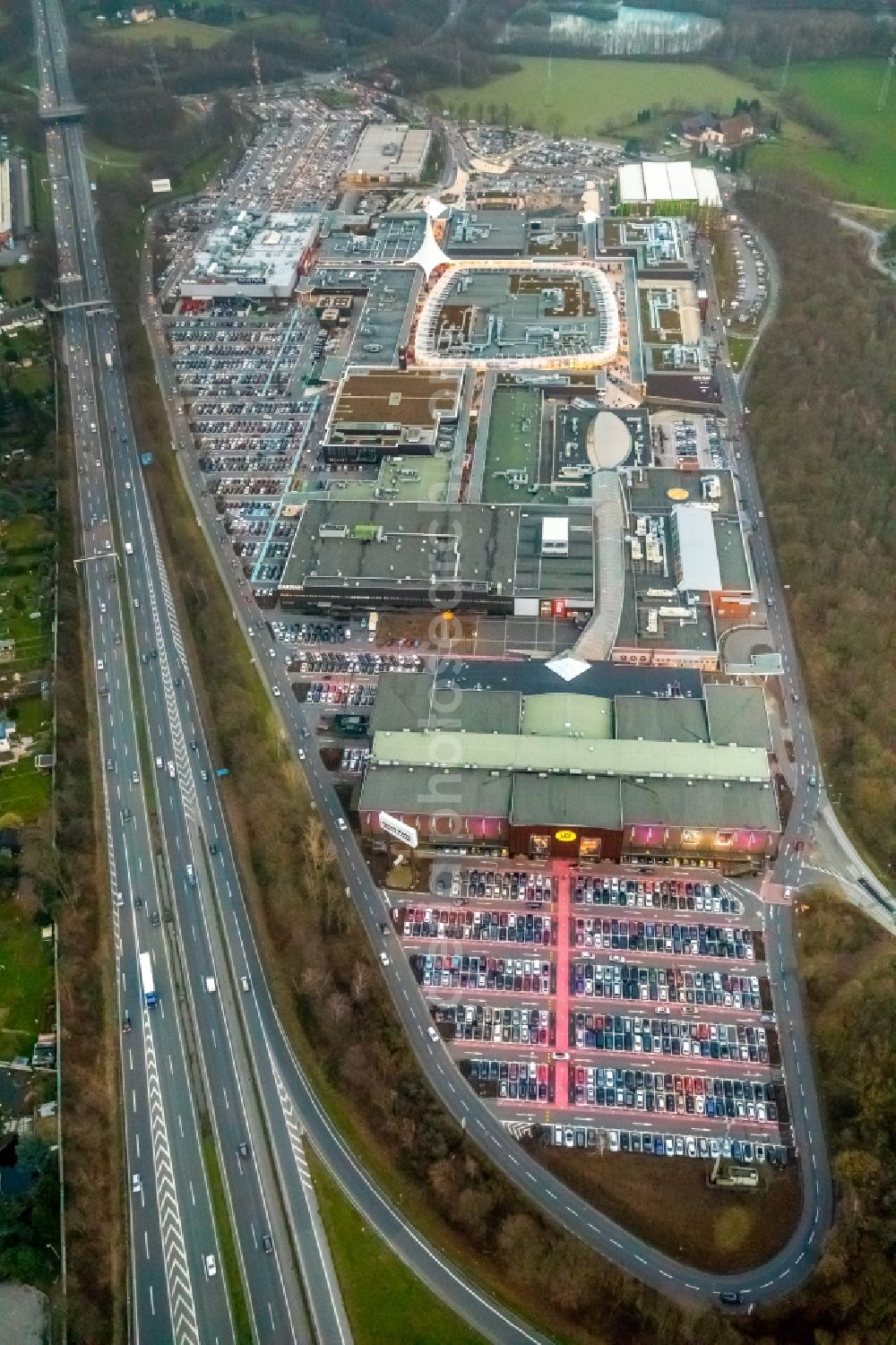 Aerial photograph Bochum - Parking Areal on the shopping center Ruhrpark in Bochum in North Rhine-Westphalia. The site is a project of Unibail-Rodamco Germany GmbH