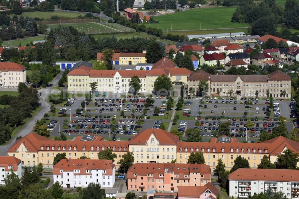 Aerial photograph Kamenz - Parking lot and administration buildings on Garnisonsplatz square in Kamenz in the state of Saxony