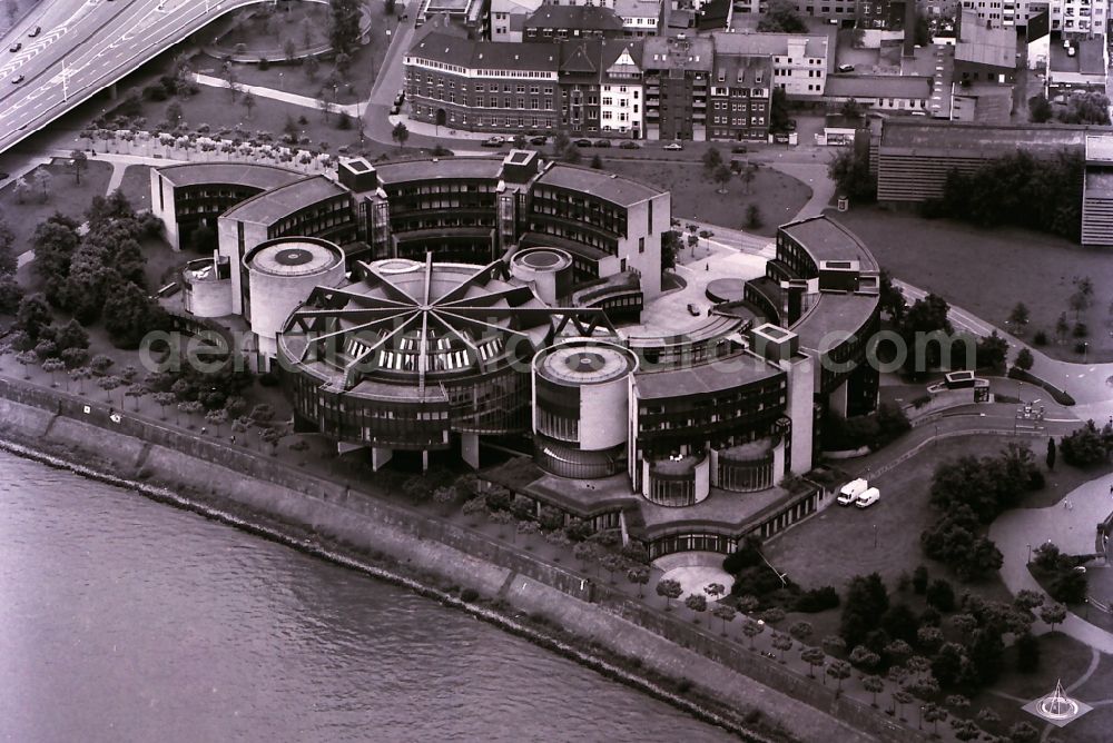 Aerial image Düsseldorf - Parliament House and State Government on the Rhine in Dusseldorf in North Rhine-Westphalia