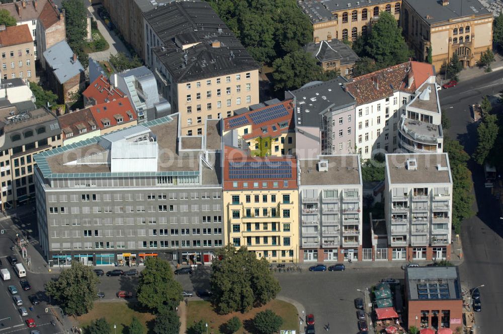 Aerial image Berlin - Party central office / federal office of the party Buendnis 90 / Die Gruenen at the street Platz vor dem Neuen Tor in Berlin-Mitte