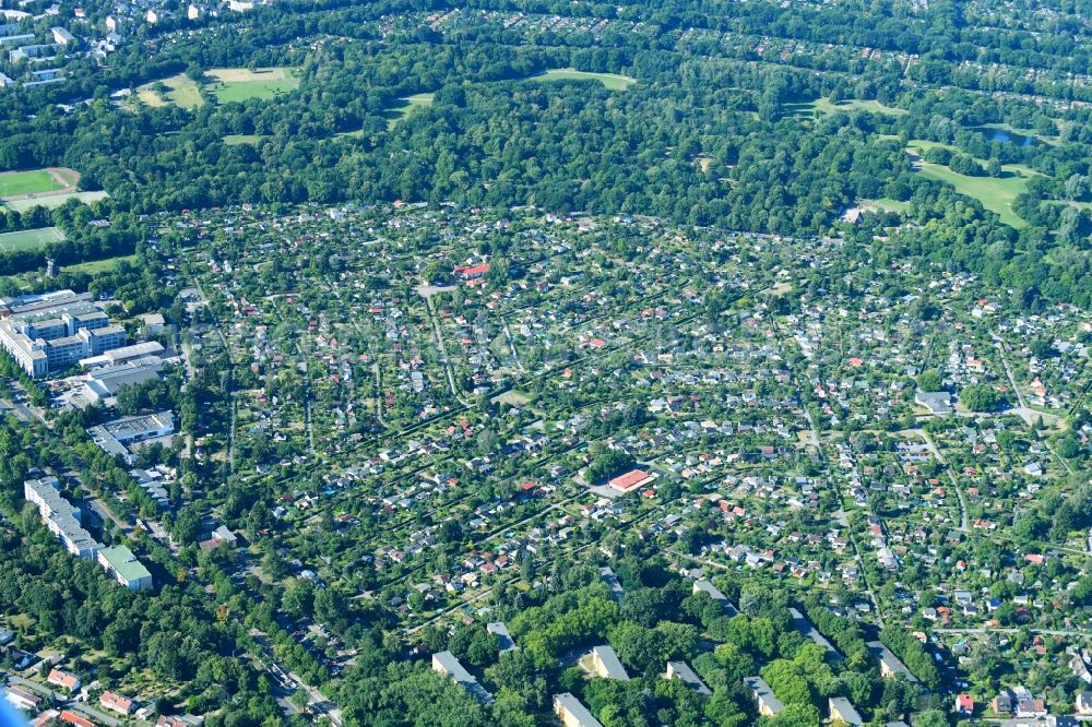 Aerial photograph Berlin - Parcel of a small garden on Buckower Donm in the district Neukoelln in Berlin, Germany