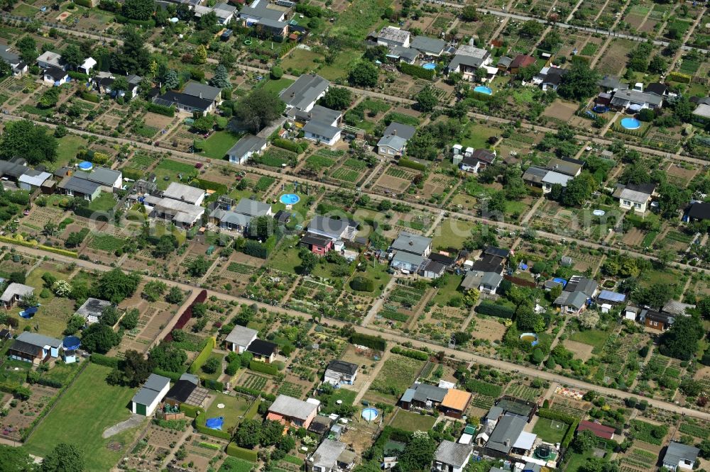 Calbe (Saale) from the bird's eye view: Parcel of a small garden between Grosse Muehlenbreite und Bahnhofstreet in Calbe (Saale) in the state Saxony-Anhalt