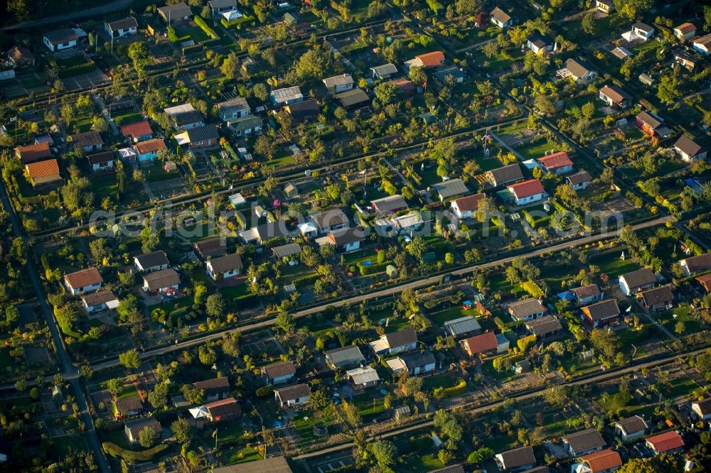 Duisburg from the bird's eye view: Parcel of a small garden in Duisburg in the state North Rhine-Westphalia