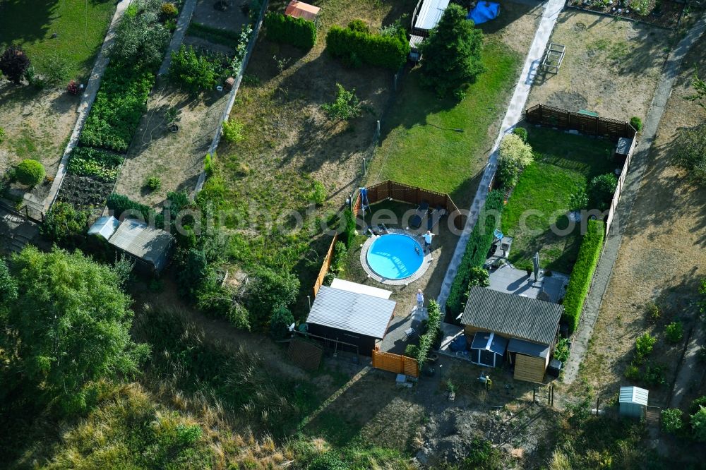 Osterburg (Altmark) from the bird's eye view: Parcel of a small garden along the Weinbergstrasse in Osterburg (Altmark) in the state Saxony-Anhalt, Germany