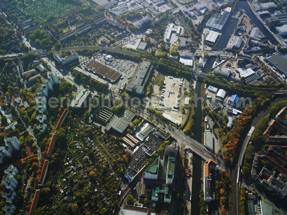 Aerial image Berlin - Parcel of a small garden and a settlement at the Sonnenallee and the Dammweg in Berlin