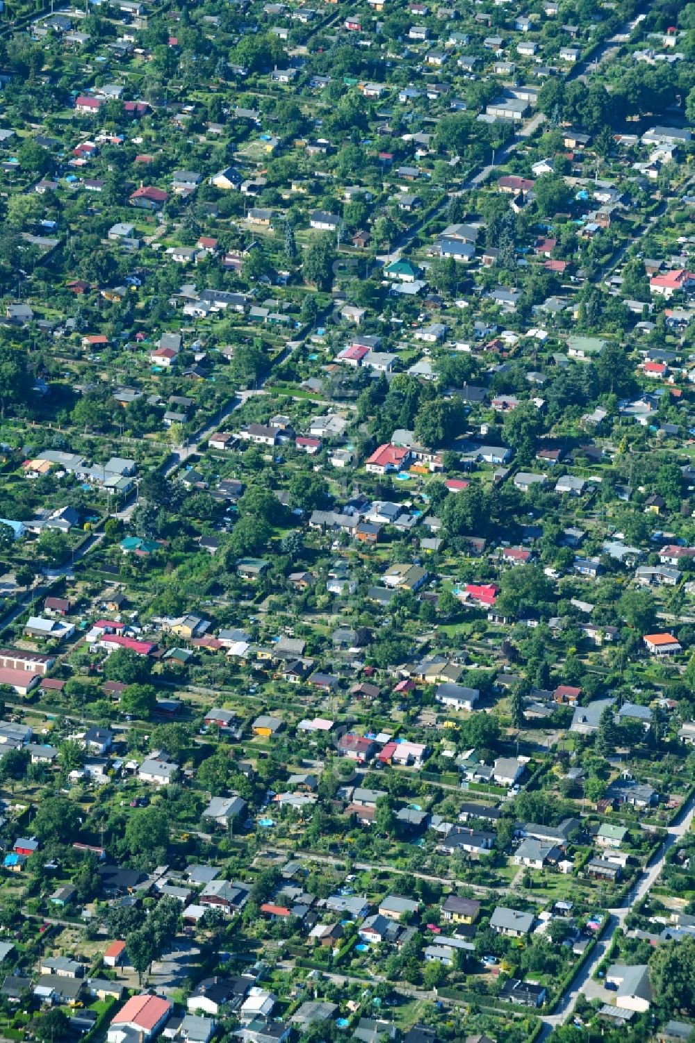 Berlin from above - Parcel of a small garden Koenigsheideweg - Johannisthaler Chaussee in the district Johannisthal in Berlin, Germany