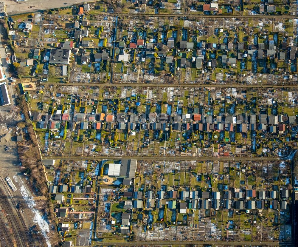 Aerial photograph Duisburg - Parcel of a small garden Kulturstrasse in the district Wanheimerort in Duisburg in the state North Rhine-Westphalia