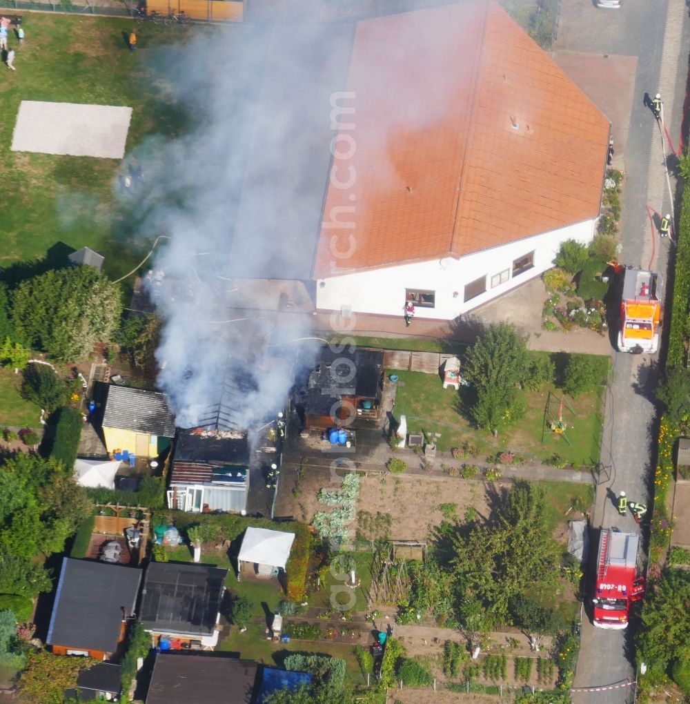 Aerial photograph Göttingen - Parcel of a small garden with fire smoke clouds in Goettingen in the state Lower Saxony