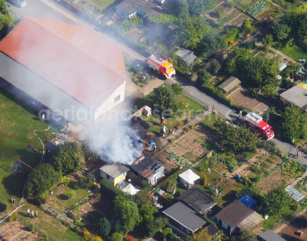 Göttingen from the bird's eye view: Parcel of a small garden with fire smoke clouds in Goettingen in the state Lower Saxony