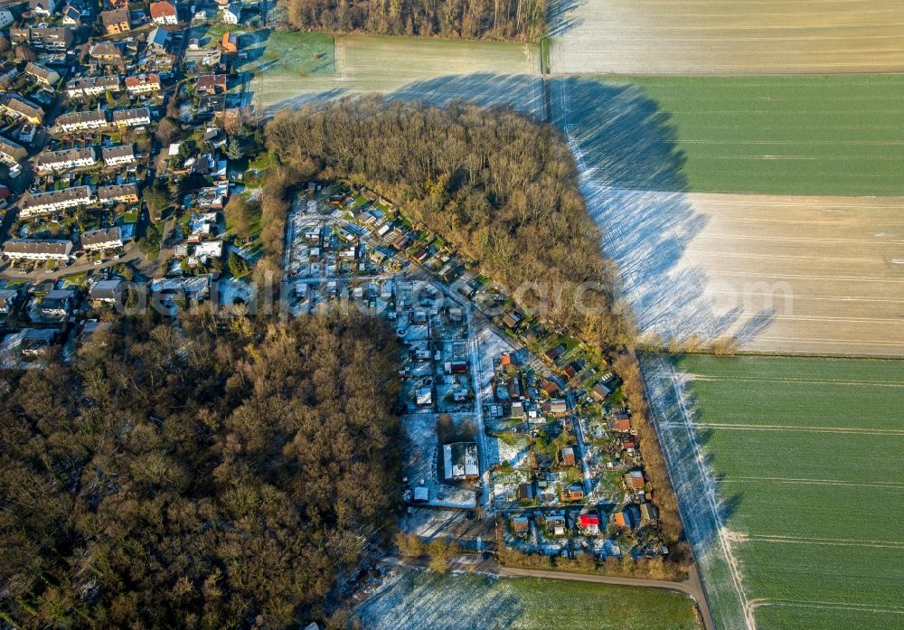 Hamm from above - Parcel of the small garden Zur schoenen Aussicht surrounded by forest at the edge of a residential area and agricultural land in Zur Schoenen Aussicht in Hamm in the state North Rhine-Westphalia