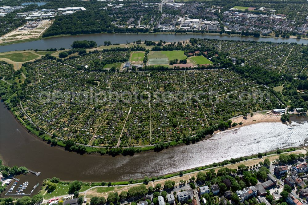 Aerial image Bremen - Parcel of the small garden along the course of the river Weser in Bremen in Germany