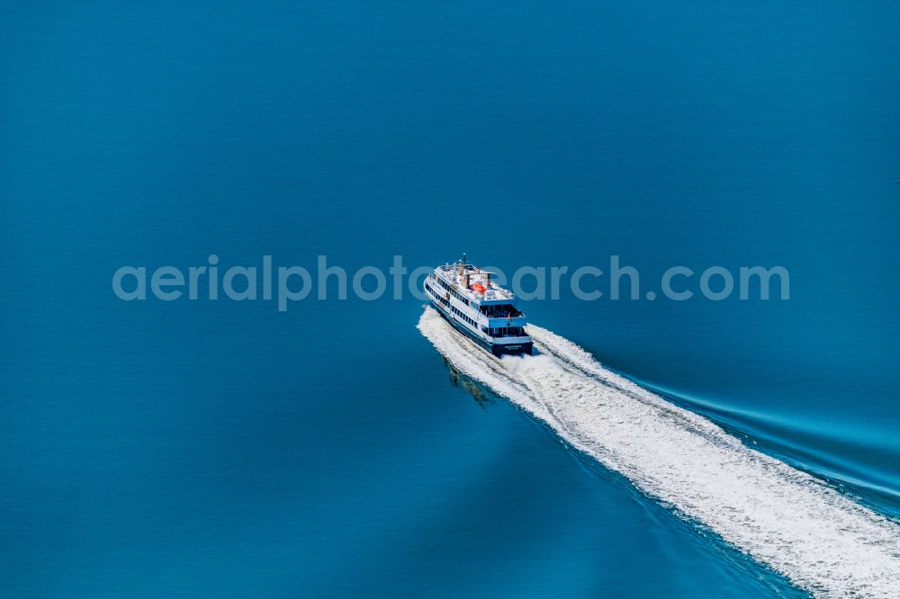 Aerial photograph Nordstrand - Passenger ship Adler Express at full speed near the peninsula Nordstrand in the Wadden Sea in the state Schleswig-Holstein, Germany