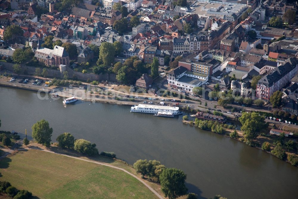 Aerial photograph Frankfurt am Main - Passenger ship an on the Main river at the landing stage Hoechst in Frankfurt in the state Hesse