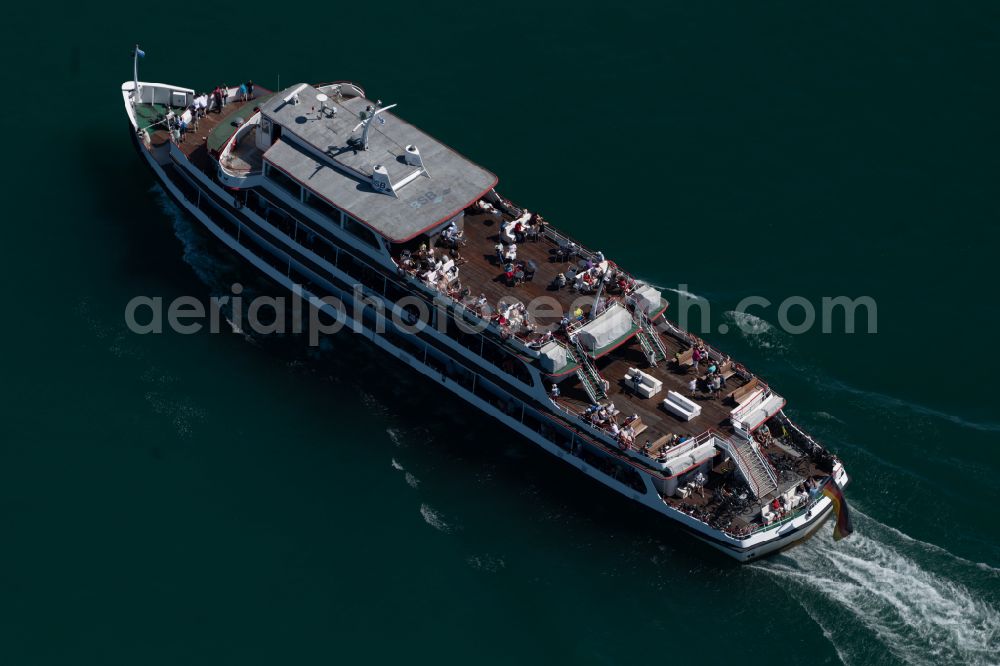 Aerial photograph Immenstaad am Bodensee - Passenger ship Bodensee-Schiffsbetriebe GmbH on Lake Constance near Immenstaad am Bodensee on Lake Constance in the state Baden-Wuerttemberg, Germany