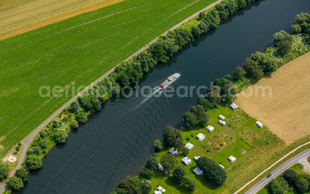 Aerial photograph Mülheim an der Ruhr - Passenger ship in trip on the course of the river of the Ruhr in Muelheim on the Ruhr in the state North Rhine-Westphalia