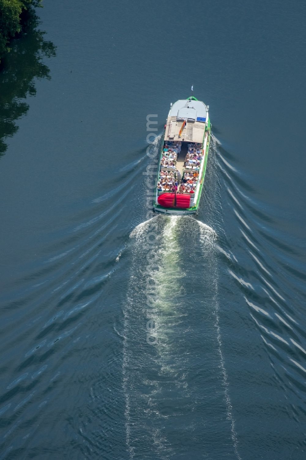 Aerial image Mülheim an der Ruhr - Passenger ship in trip on the course of the river of the Ruhr in Muelheim on the Ruhr in the state North Rhine-Westphalia