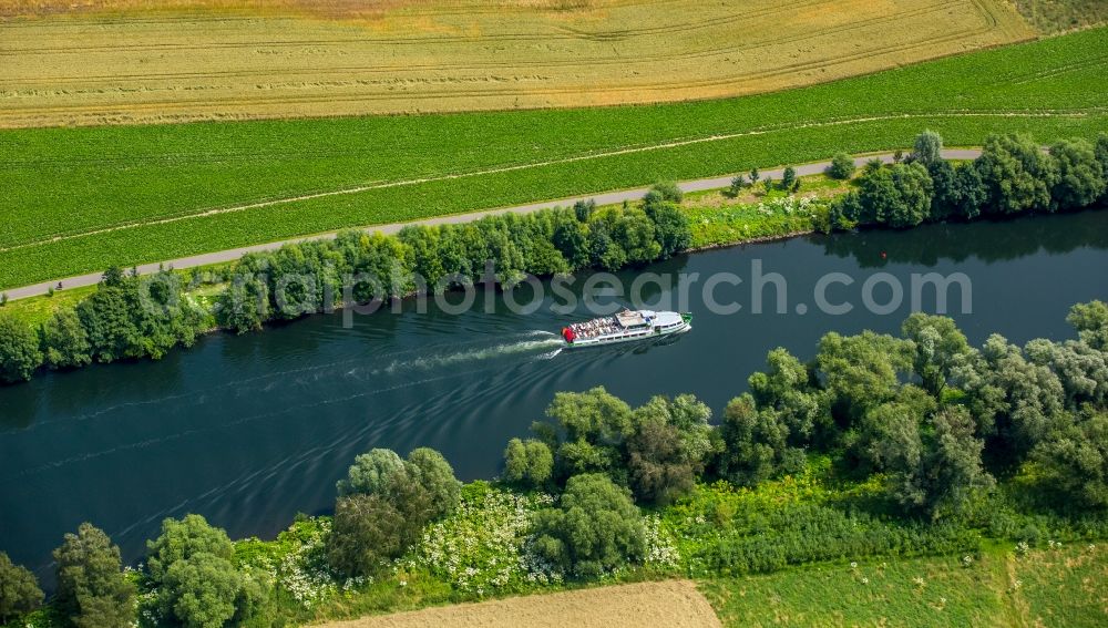 Mülheim an der Ruhr from above - Passenger ship in trip on the course of the river of the Ruhr in Muelheim on the Ruhr in the state North Rhine-Westphalia