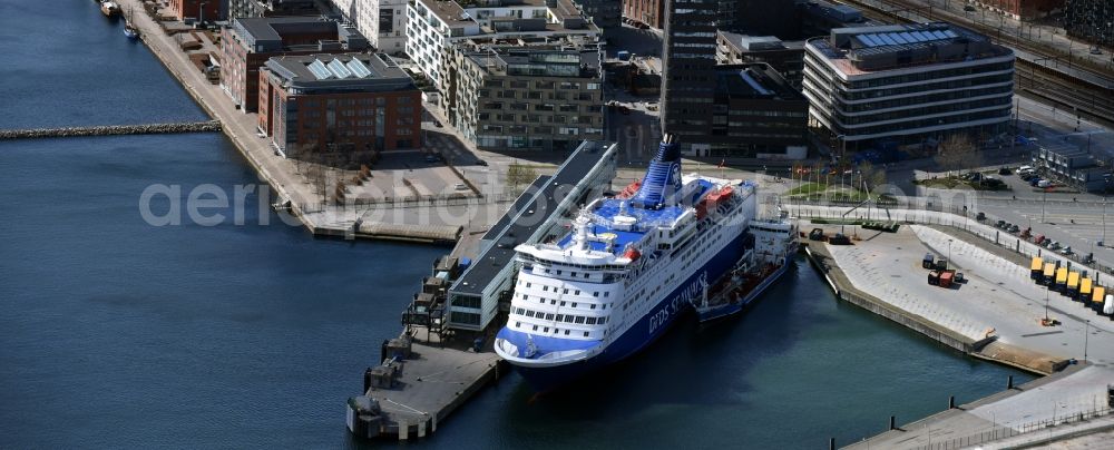 Kopenhagen from the bird's eye view: Passenger ship Faehre of Det Forenede Donpskibs-Selskab on DFDS Copenhagen Terminal in Copenhagen in Region Hovedstaden, Denmark