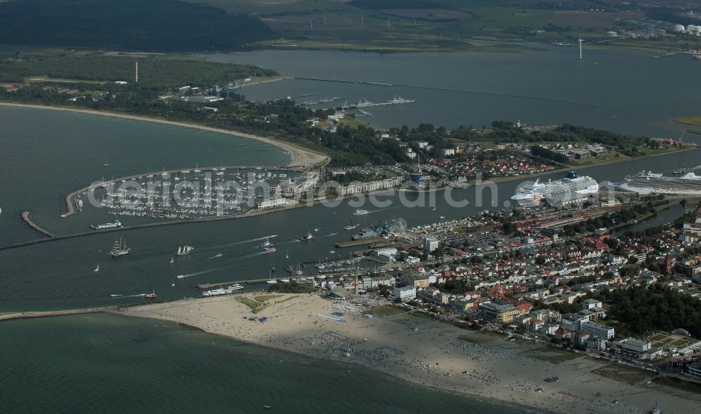 Rostock from the bird's eye view: Passenger ship Marina und NORWEGIAN SUN in Rostock, Warnemuende in the state Mecklenburg - Western Pomerania