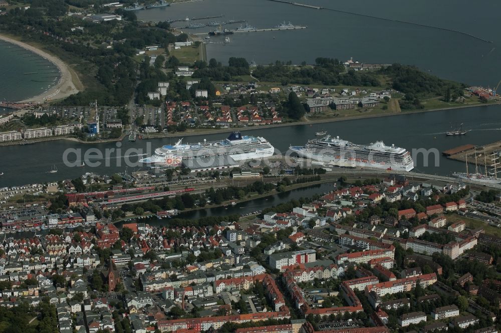 Rostock from the bird's eye view: Passenger ship Marina und NORWEGIAN SUN in Rostock, Warnemuende in the state Mecklenburg - Western Pomerania