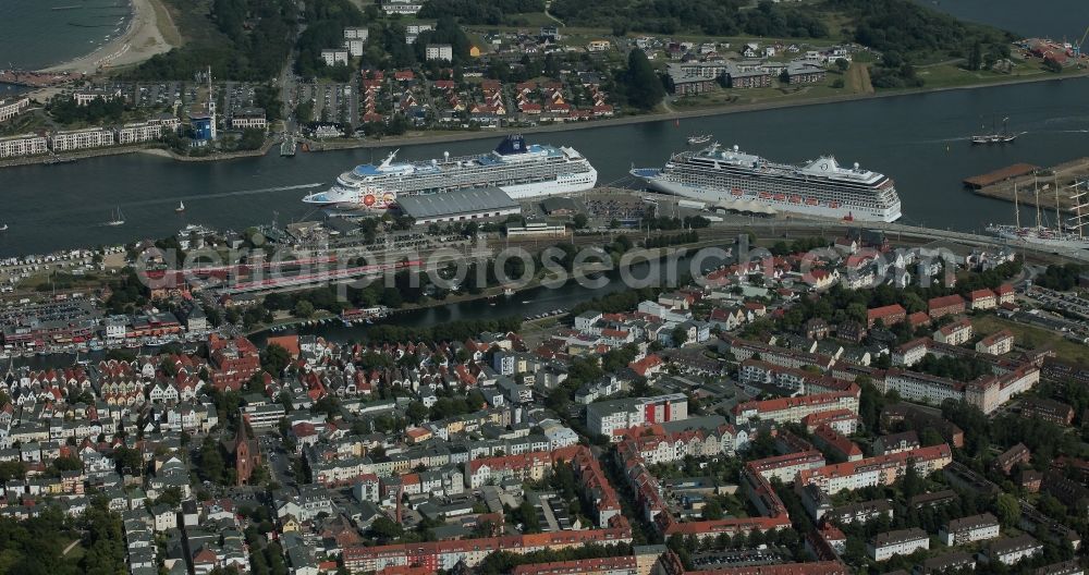 Aerial image Rostock - Passenger ship Marina und NORWEGIAN SUN in Rostock, Warnemuende in the state Mecklenburg - Western Pomerania