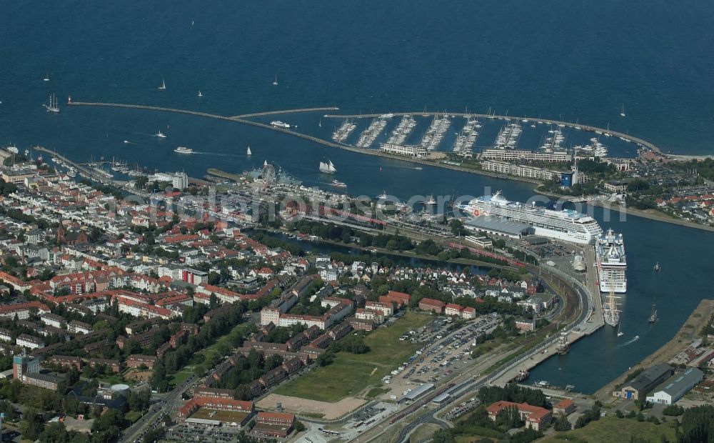 Rostock from the bird's eye view: Passenger ship Marina und NORWEGIAN SUN in Rostock, Warnemuende in the state Mecklenburg - Western Pomerania