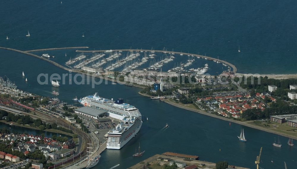 Aerial photograph Rostock - Passenger ship Marina und NORWEGIAN SUN in Rostock, Warnemuende in the state Mecklenburg - Western Pomerania