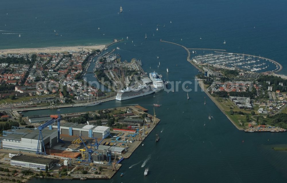 Rostock from the bird's eye view: Passenger ship Marina und NORWEGIAN SUN in Rostock, Warnemuende in the state Mecklenburg - Western Pomerania