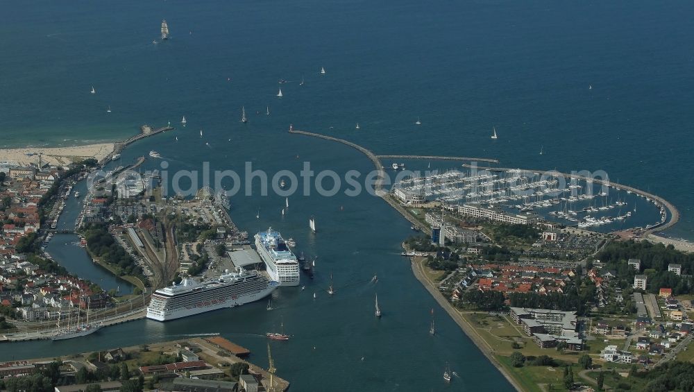 Aerial image Rostock - Passenger ship Marina und NORWEGIAN SUN in Rostock, Warnemuende in the state Mecklenburg - Western Pomerania