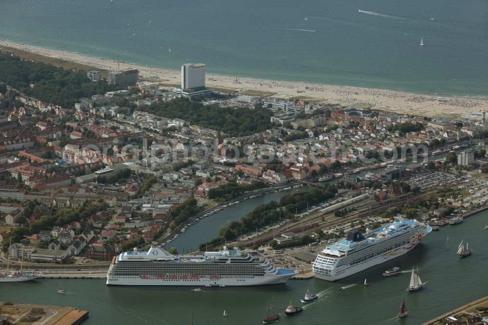 Aerial image Rostock - Passenger ship Marina und NORWEGIAN SUN in Rostock, Warnemuende in the state Mecklenburg - Western Pomerania