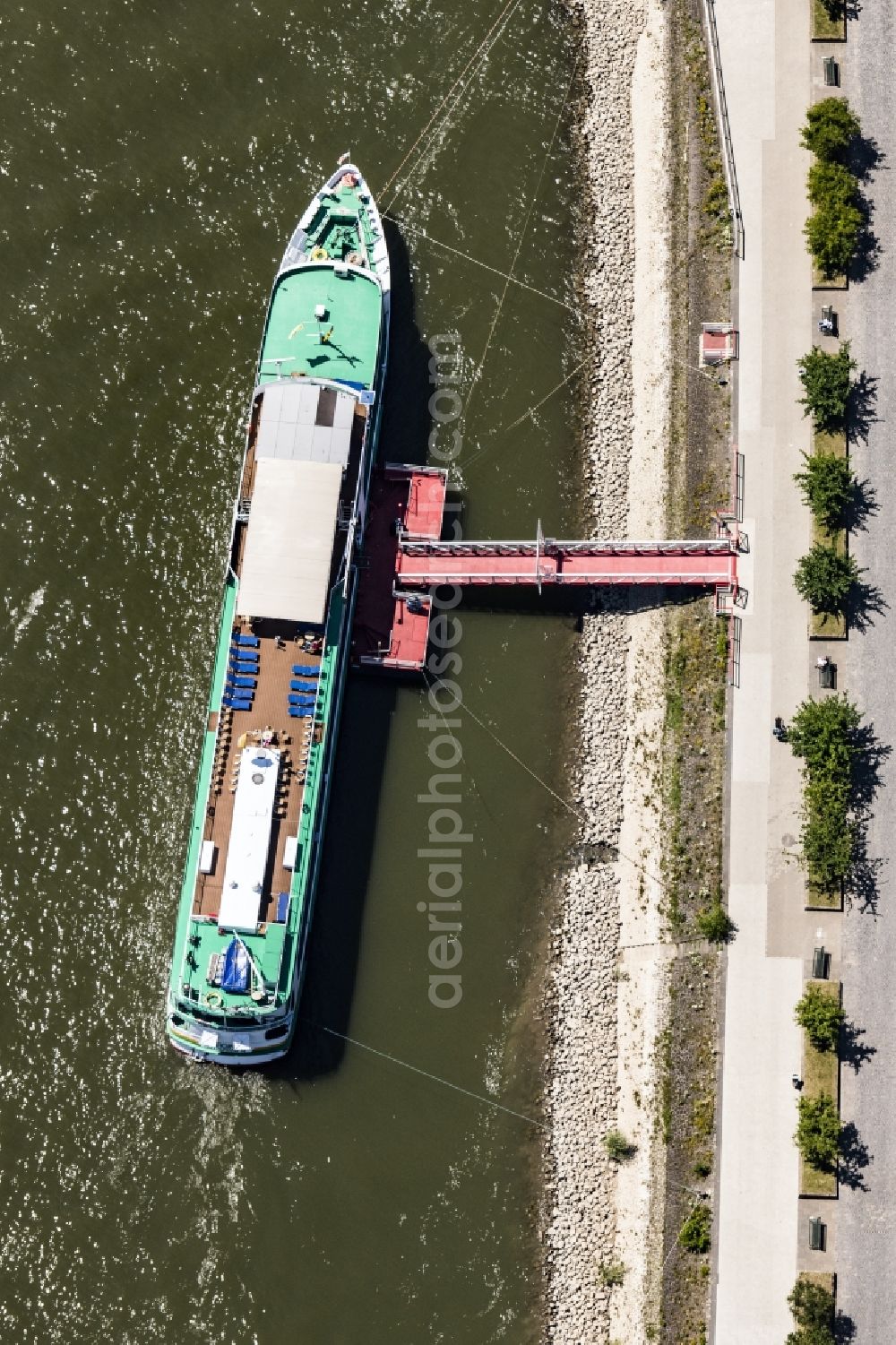 Köln from the bird's eye view: Passenger ship on Rhein in Cologne in the state North Rhine-Westphalia, Germany