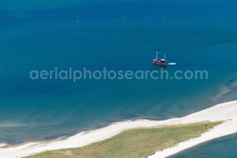 List from the bird's eye view: Passagier- und Fahrgast-Kutter Rosa Paluka von der Reederei Adler Schiffe in List auf der Insel Sylt im Bundesland Schleswig-Holstein, Deutschland