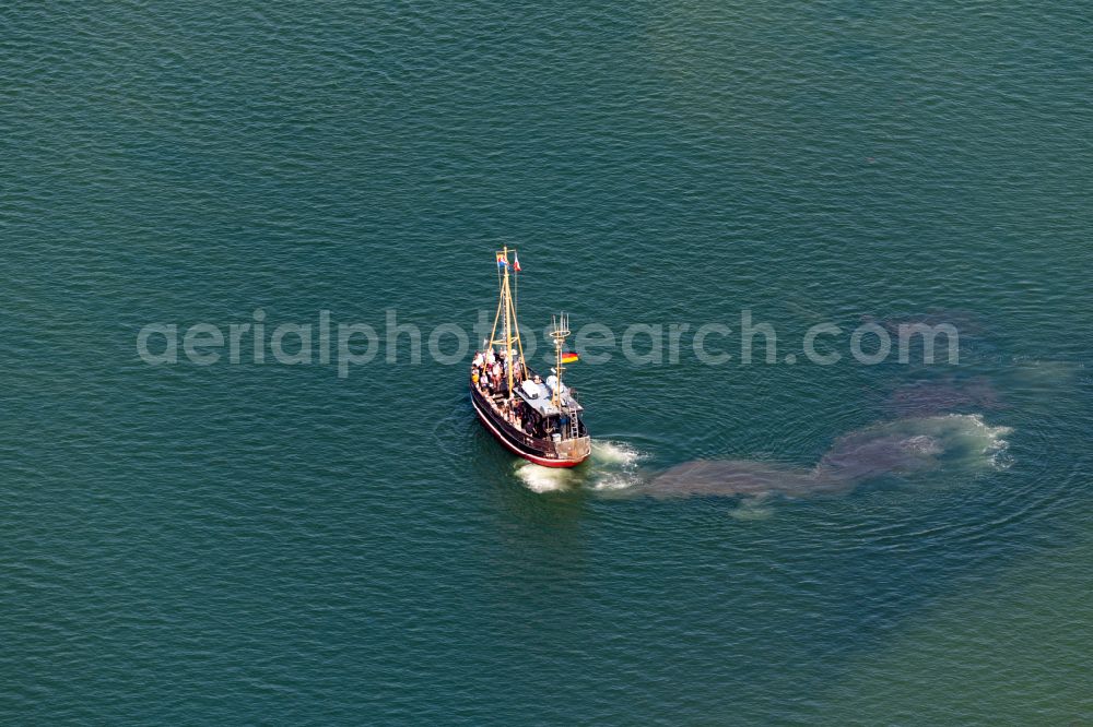 Aerial photograph List - Passagier- und Fahrgast-Kutter Rosa Paluka von der Reederei Adler Schiffe in List auf der Insel Sylt im Bundesland Schleswig-Holstein, Deutschland