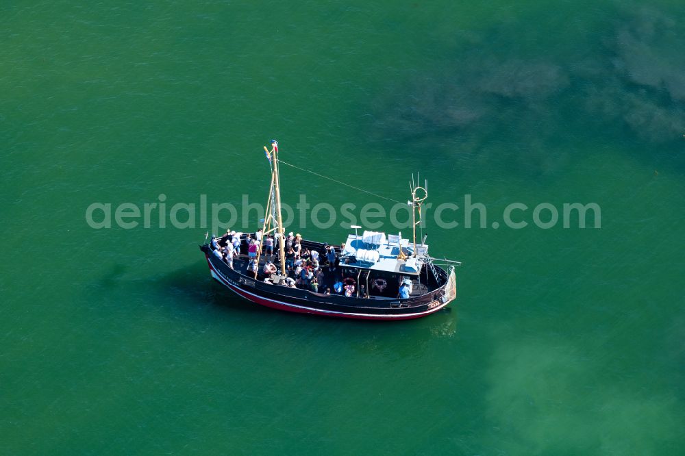 List from the bird's eye view: Passagier- und Fahrgast-Kutter Rosa Paluka von der Reederei Adler Schiffe in List auf der Insel Sylt im Bundesland Schleswig-Holstein, Deutschland