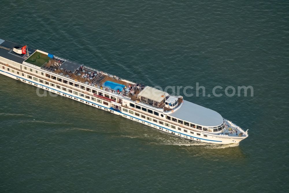 Köln from the bird's eye view: Passenger ship STATENDAM on rhine river course in the district Innenstadt in Cologne in the state North Rhine-Westphalia, Germany