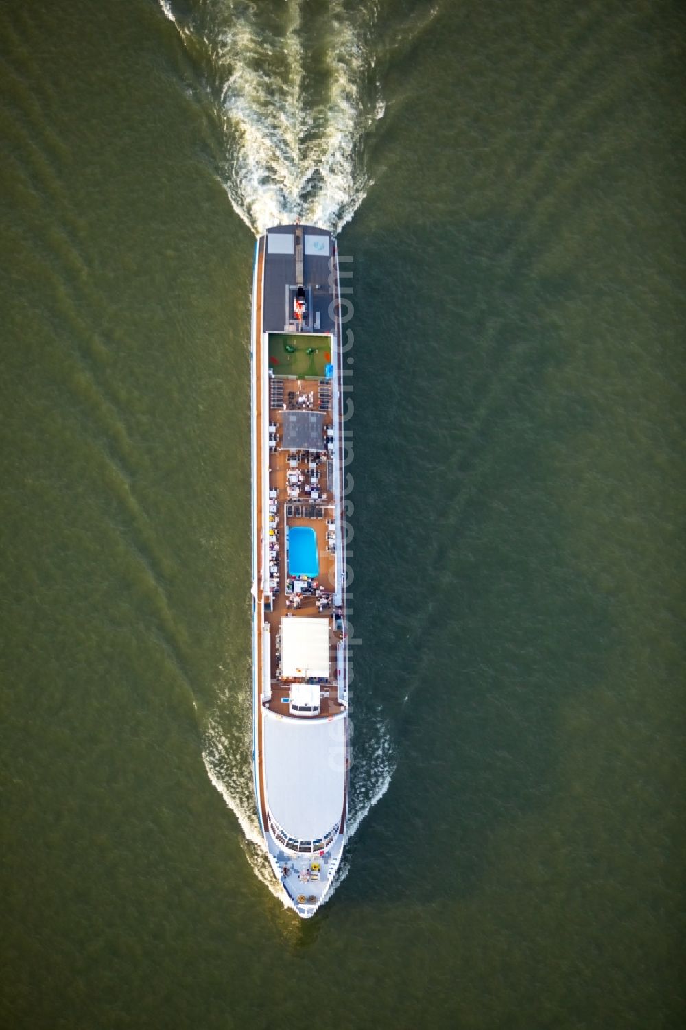 Aerial image Köln - Passenger ship STATENDAM on rhine river course in the district Innenstadt in Cologne in the state North Rhine-Westphalia, Germany